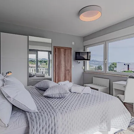 In With Jacuzzi セレセル