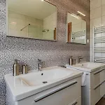 Stunning Home In Sreser *