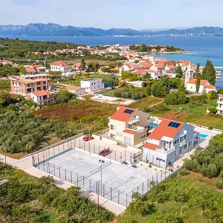 In With Jacuzzi * Sreser