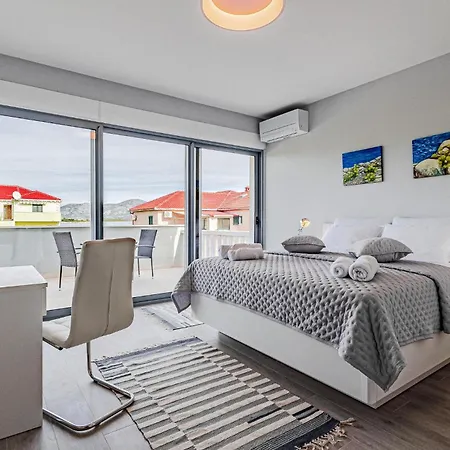 In With Jacuzzi Ferienhaus