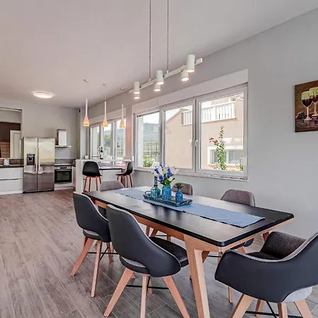 In With Jacuzzi Ferienhaus Sreser