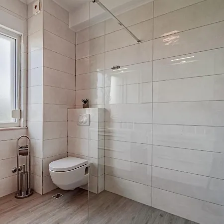 Ferienhaus In With Jacuzzi Sreser