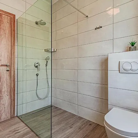 Ferienhaus In With Jacuzzi Sreser