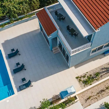 In With Jacuzzi Sreser