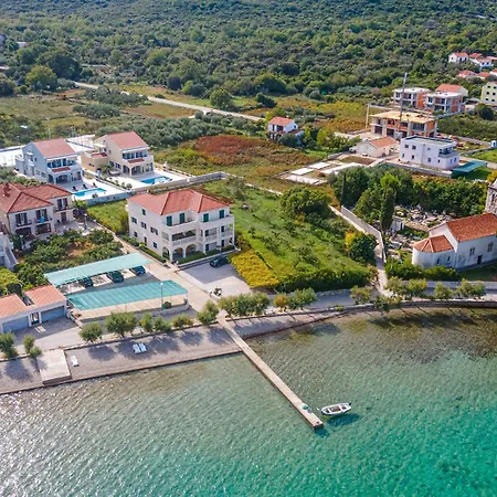 In With Jacuzzi * Sreser