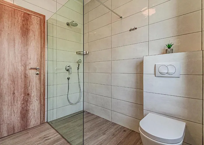 بيت للعطل In With Jacuzzi سريسر